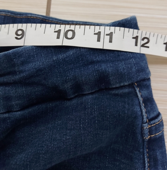 Good American Jeans - Picture 4 of 6